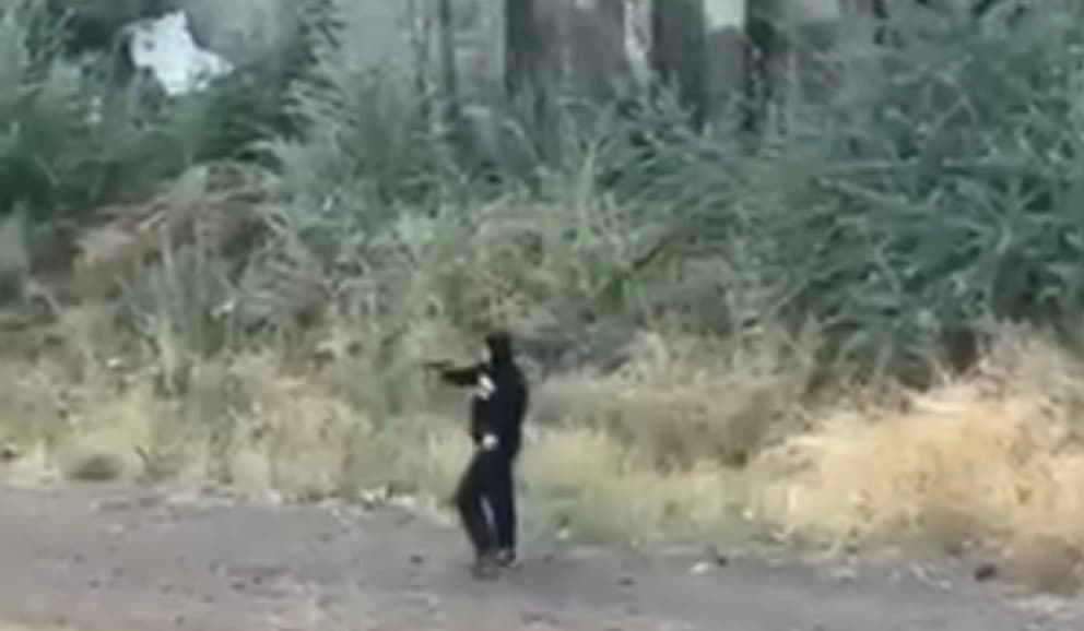 Okul önünde paniğe neden olan şahsın elindeki silah oyuncak çıktı