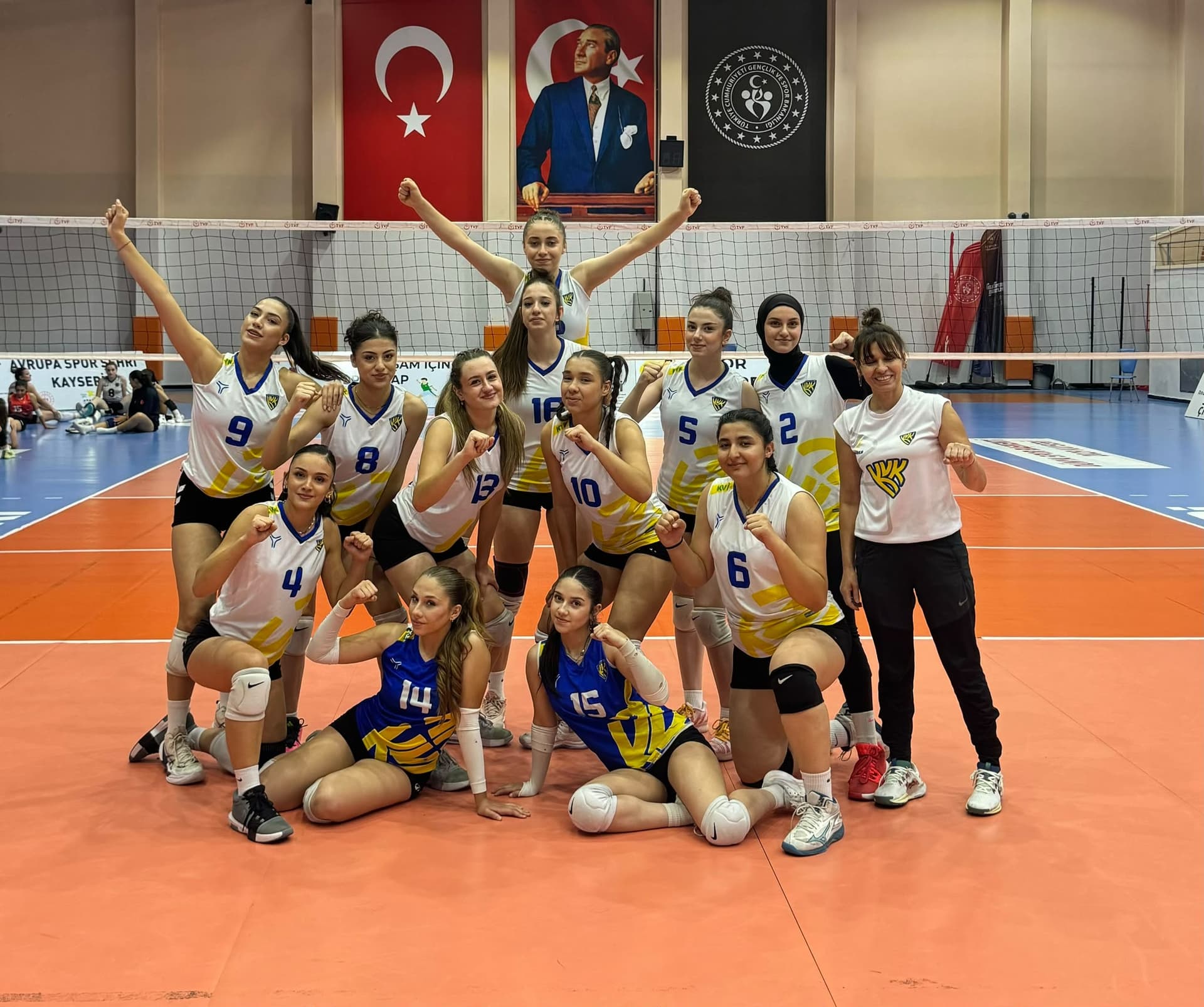 KVK Voleybol Kulübü evinde rahat kazandı