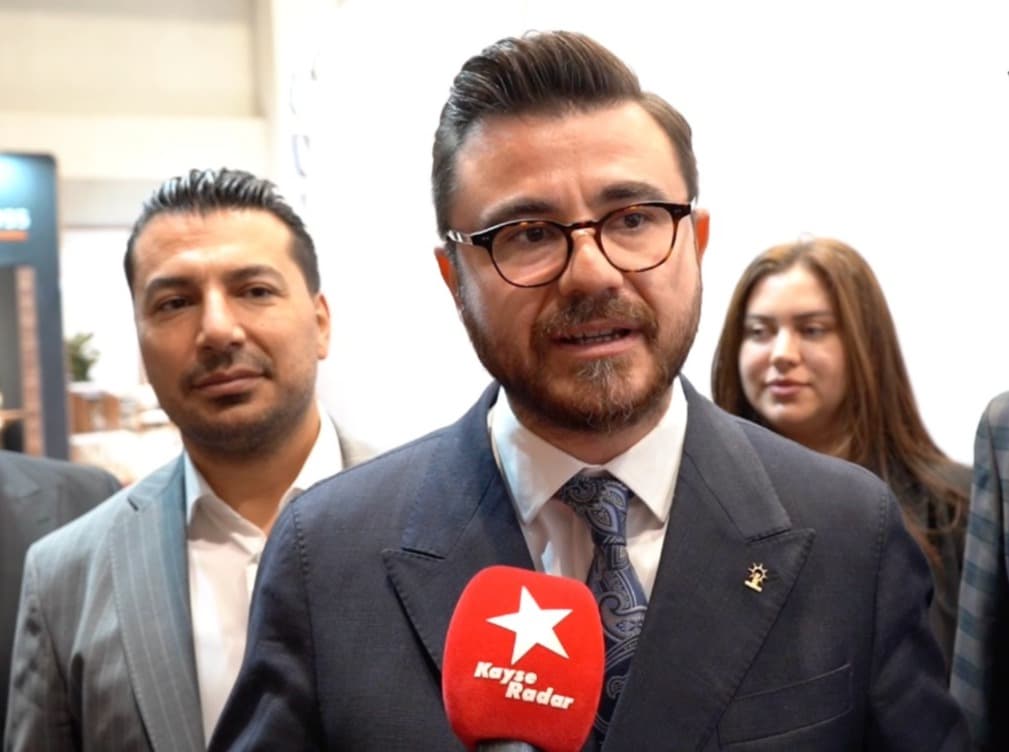 Başkan Okandan, “Mobilya fuarında Kayseri öyle bir hal aldı ki mobilyanın başkenti unvanını kendi kendine hak ediyor”
Başkan Okandan, “Mobilya fuarında Kayseri öyle bir hal aldı ki mobilyanın başkenti unvanını kendi kendine hak ediyor"