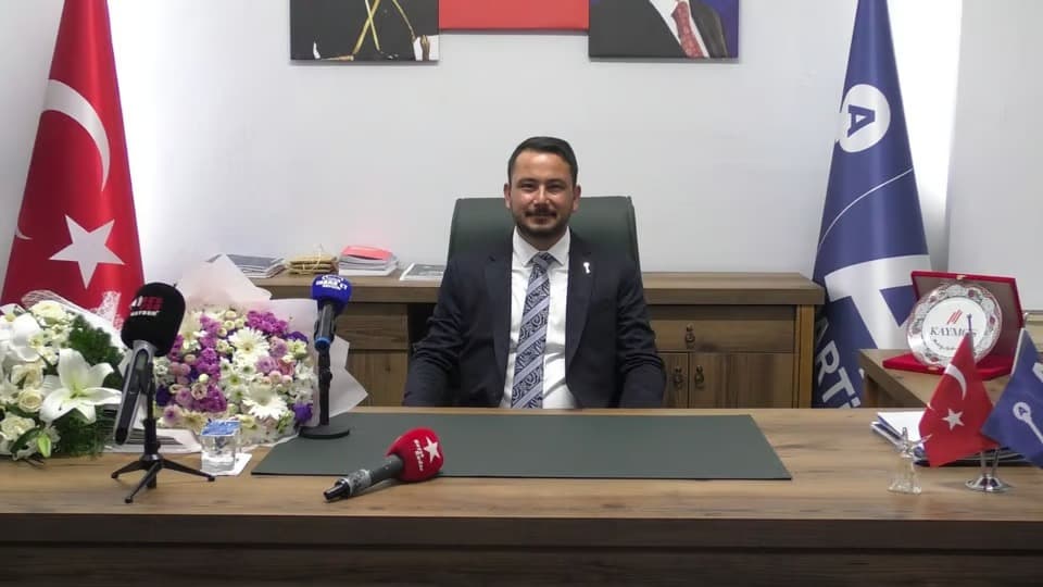 Anahtar Parti İl Başkanı Kılıç; “Çiftçiye verilen söz nerede? Elektrikli traktör nerede?”