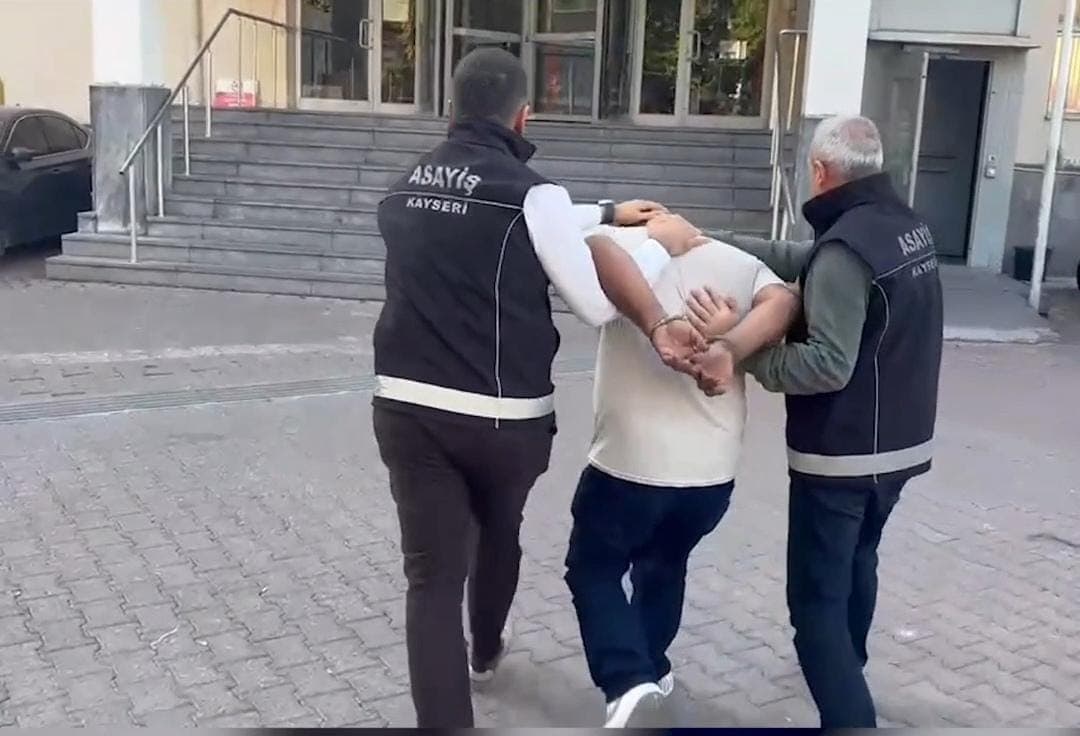 Hırsızlık suçundan aranan şahıs yakalandı