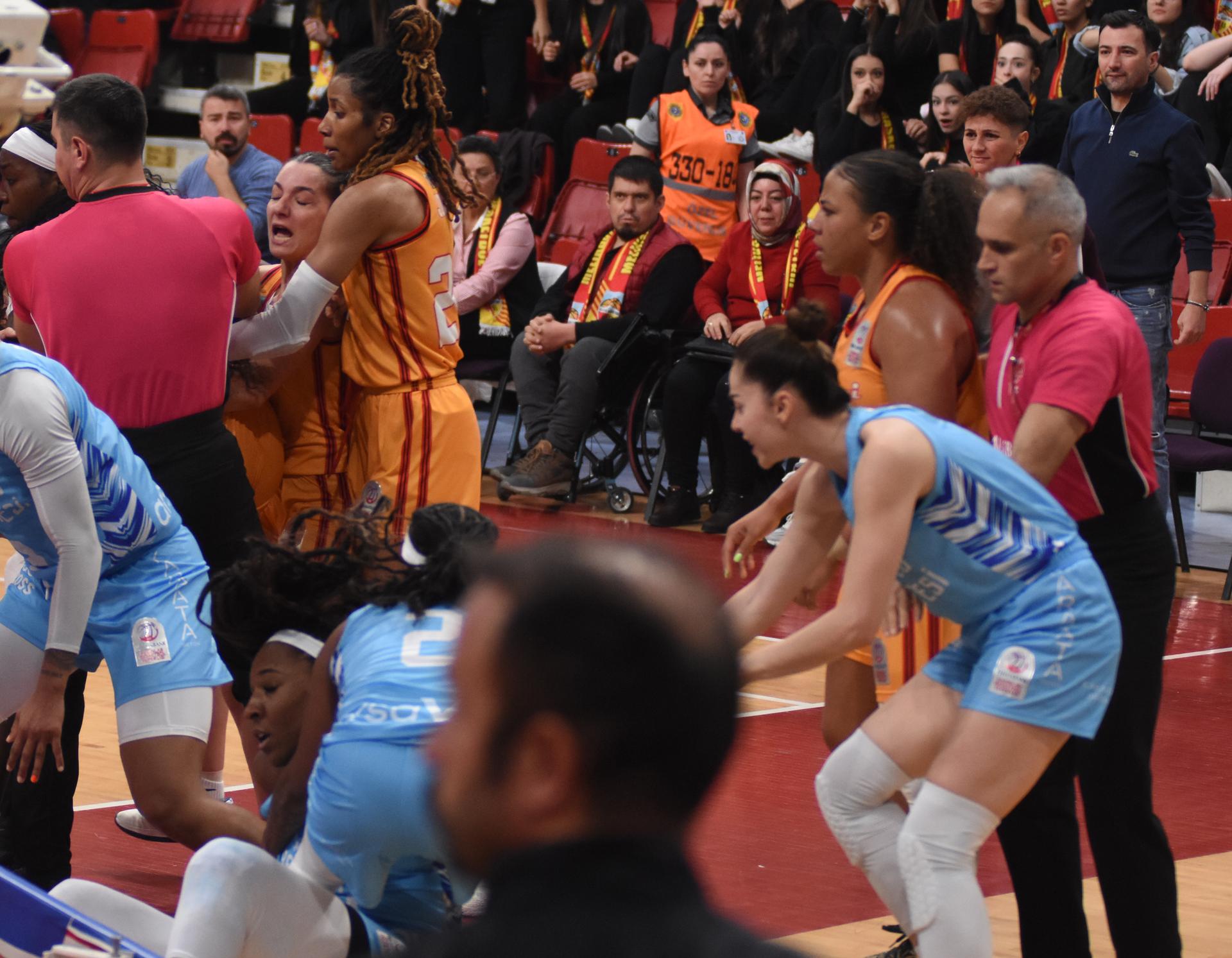 Melikgazi Kayseri Basketbol’a ve sporcusu Mompremier’e ceza