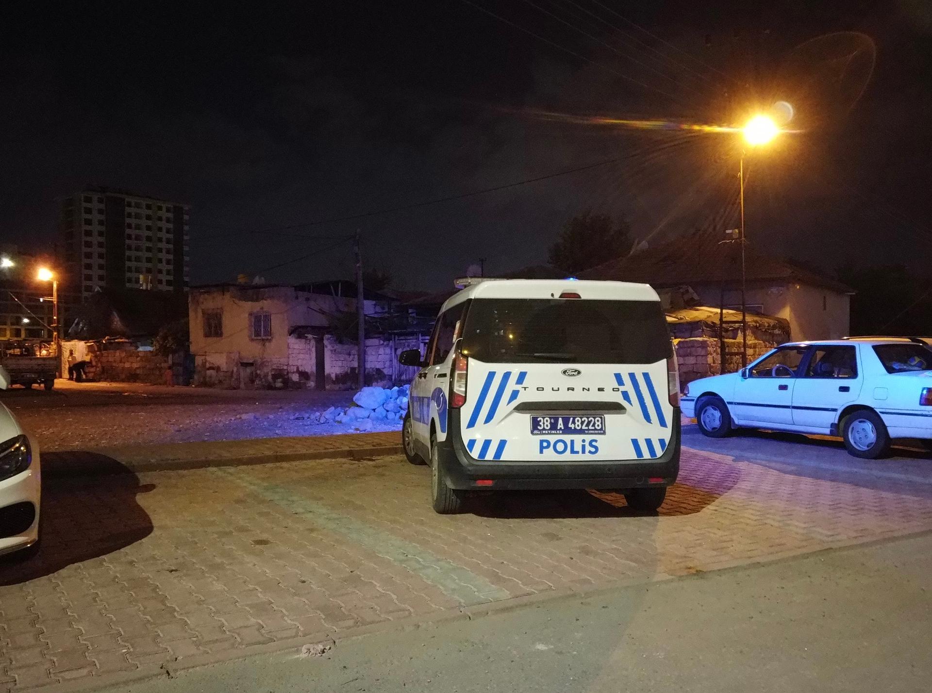 Elektrik akımına kapılan genç hastaneye kaldırıldı