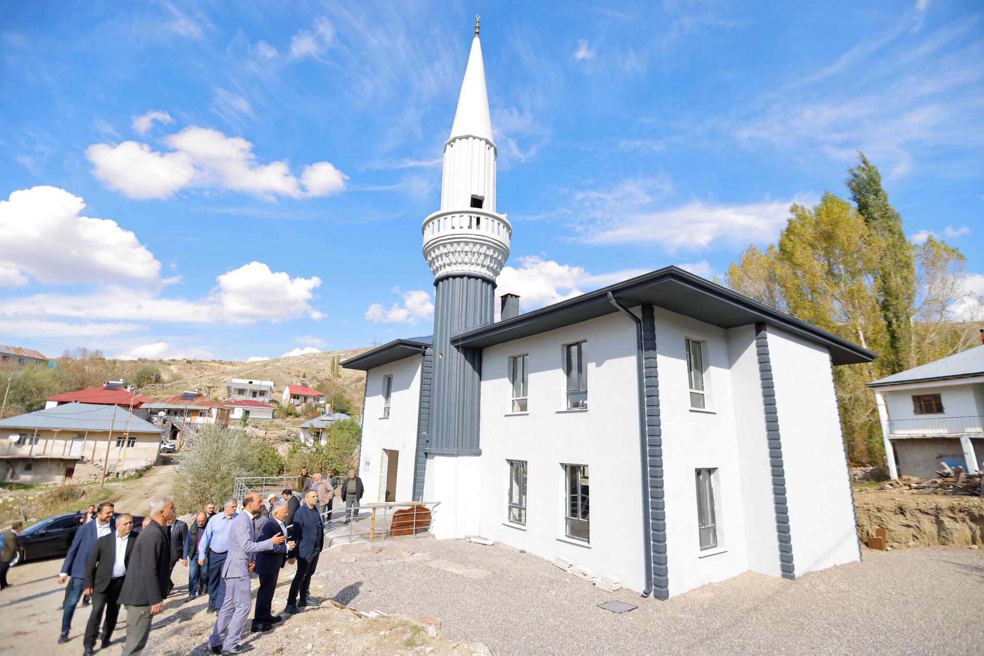 Yedioluk cami yeniden ibadete açıldı