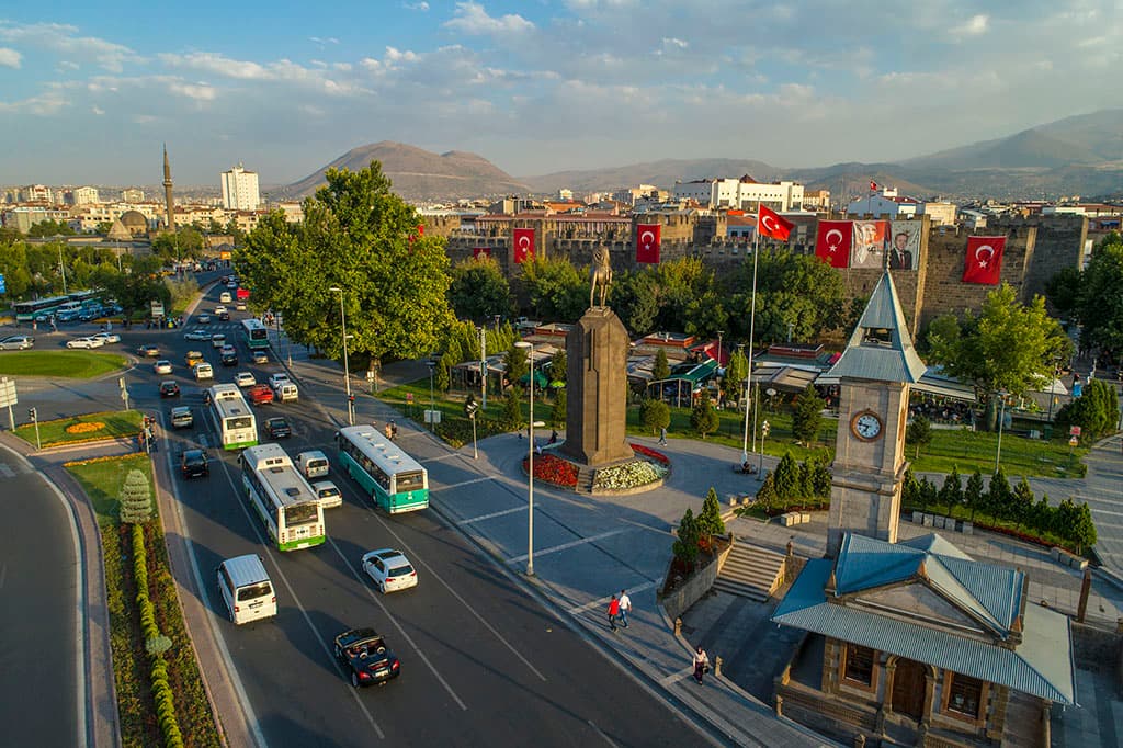 29 Ekim kutlamaları nedeniyle Cumhuriyet Meydanı trafiğe kapatılacak