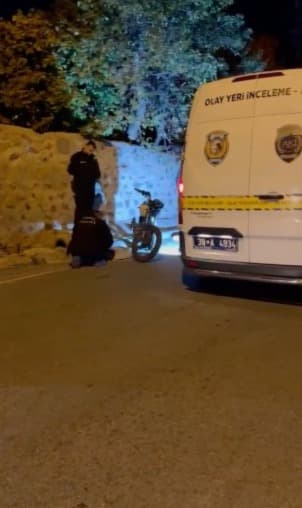 Otomobili çarptığı genç motosiklet sürücüsü hayatını kaybetti