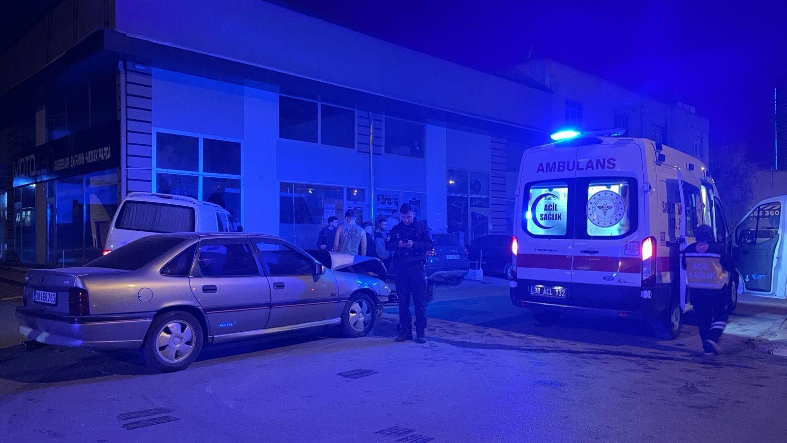 Otomobil ile minibüs çarpıştı: 2 yaralı